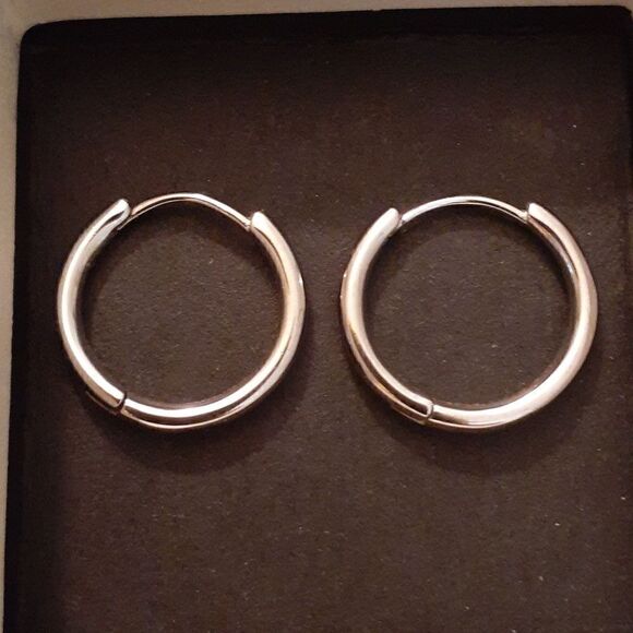 New Sterling Silver Hoop Earrings SWEETV 925 New In Box - Picture 1 of 3